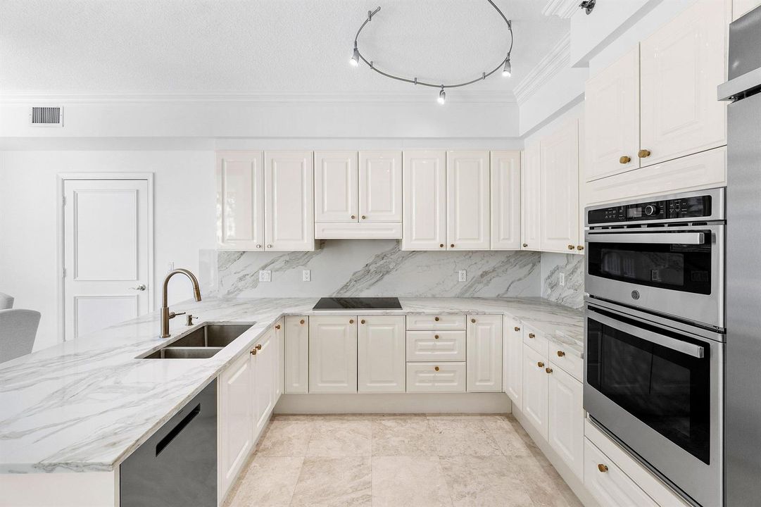 010-3720SouthOceanBoulevard-306-Highland