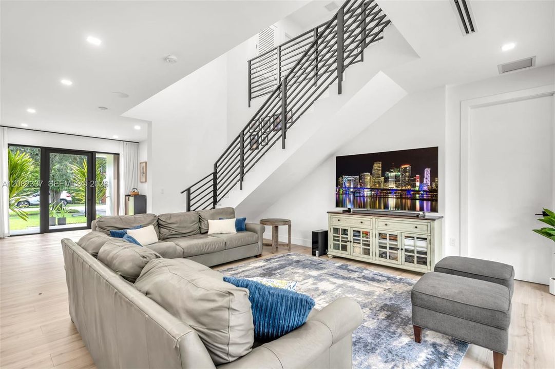 For Sale: $2,350,000 (4 beds, 4 baths, 3420 Square Feet)