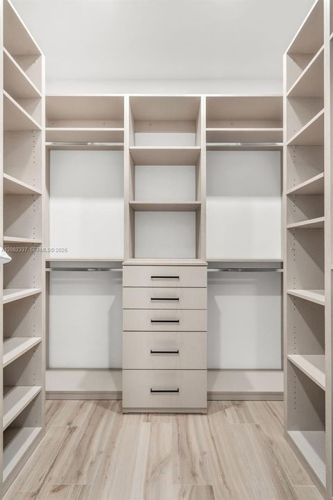 walk-in closet