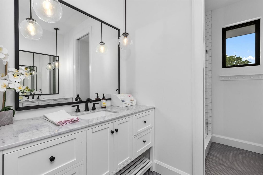 Guest Bath 1