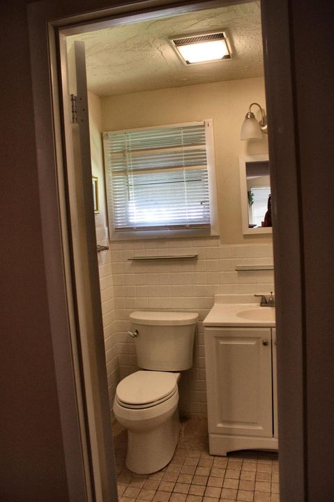 3031_SE_33rd_Drive_Bathroom
