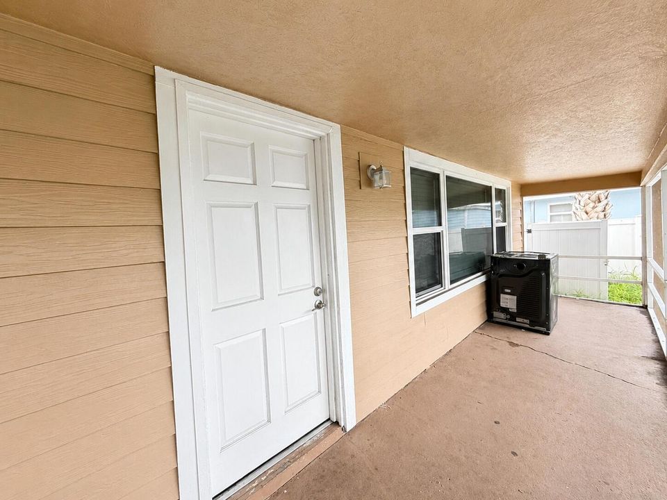 MLS_Enhanced_18_Screened_Porch_Entry