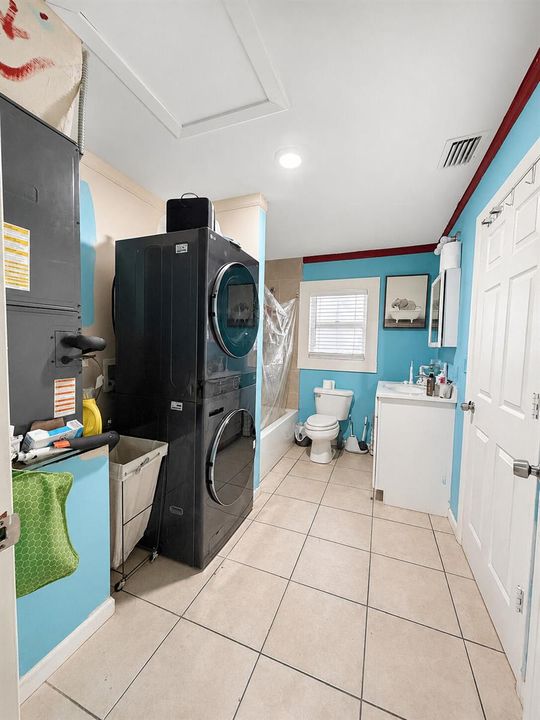MLS_Enhanced_01_Laundry_Bathroom