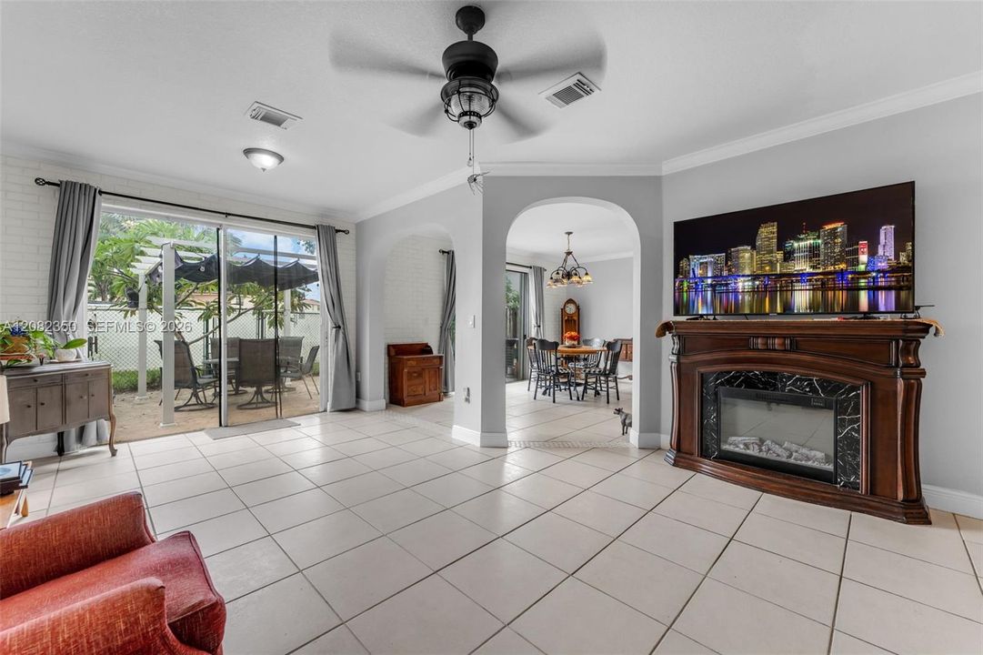 For Sale: $397,500 (4 beds, 3 baths, 1837 Square Feet)