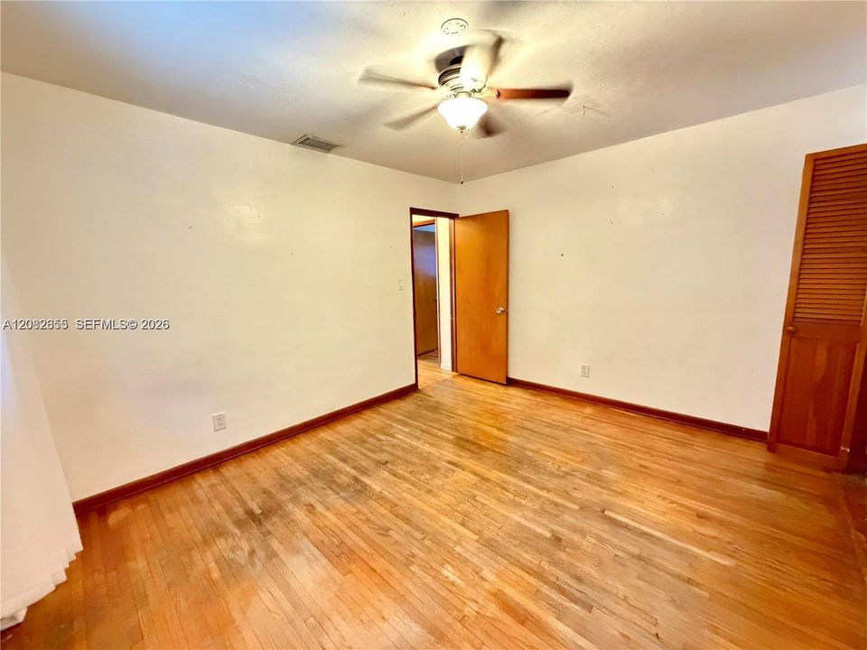 В аренду: $2,400 (2 спален, 1 ванн, 950 Квадратных фут)