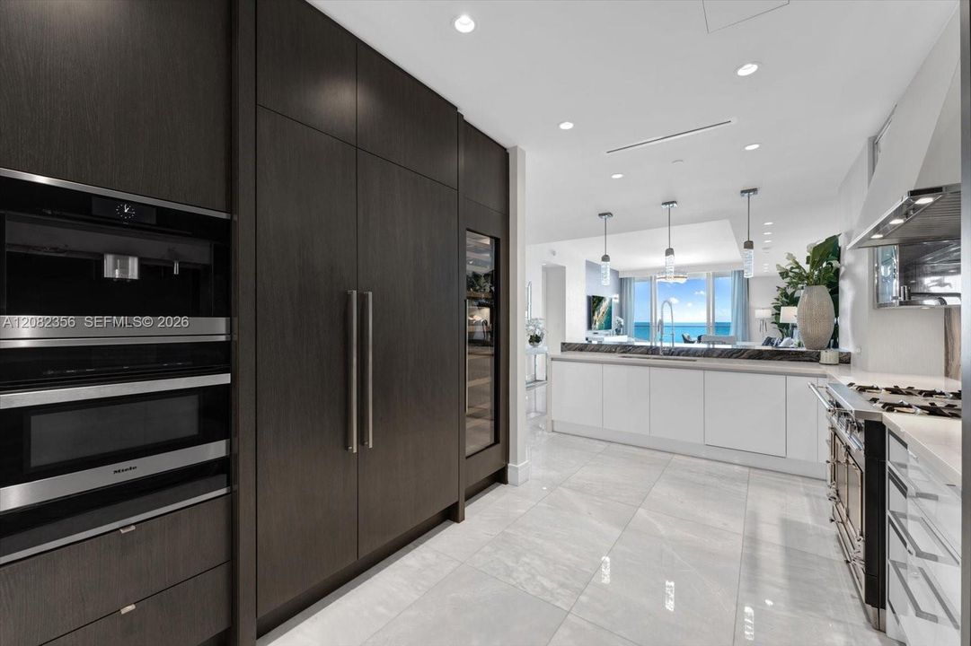 For Rent: $47,500 (4 beds, 5 baths, 2987 Square Feet)
