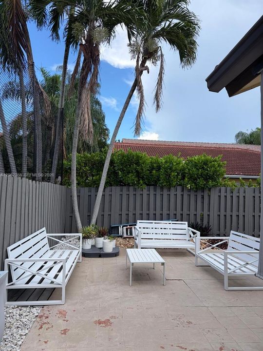 For Rent: $4,500 (3 beds, 2 baths, 1654 Square Feet)
