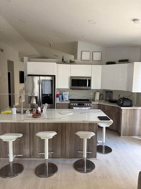 For Rent: $4,500 (3 beds, 2 baths, 1654 Square Feet)