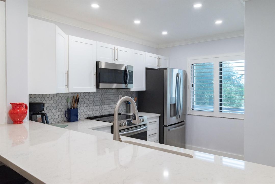 © Clark- 2500 Presidential Way 304-013
