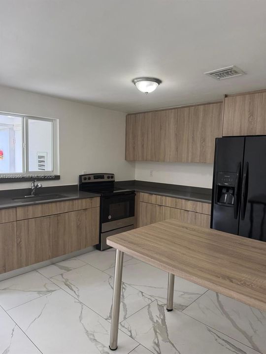 En Renta: $3,200 (3 camas, 2 baños, 2496 Pies cuadrados)