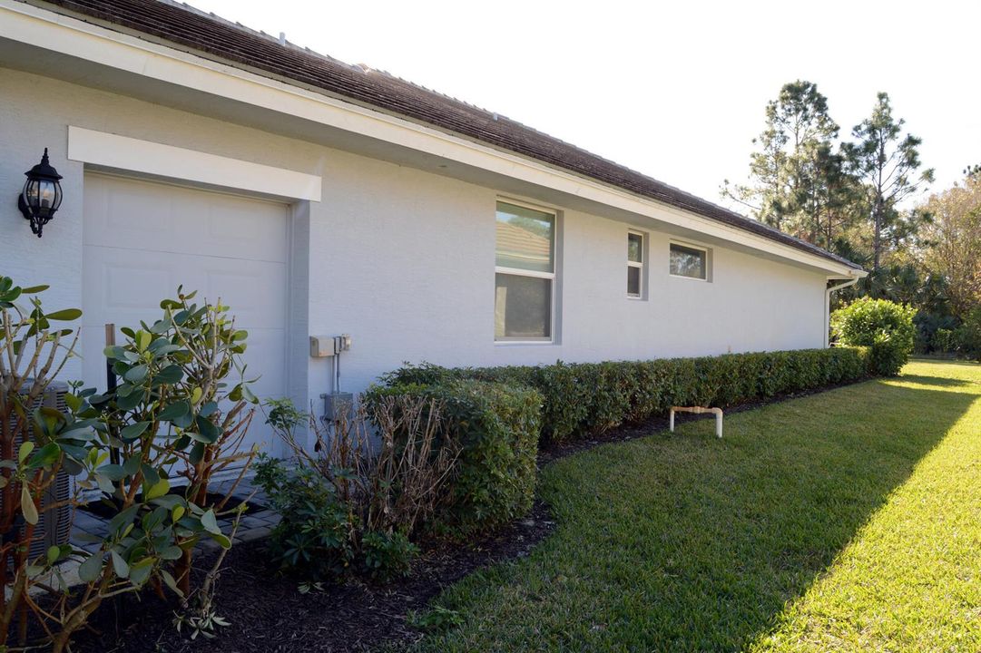 005 Side Garage