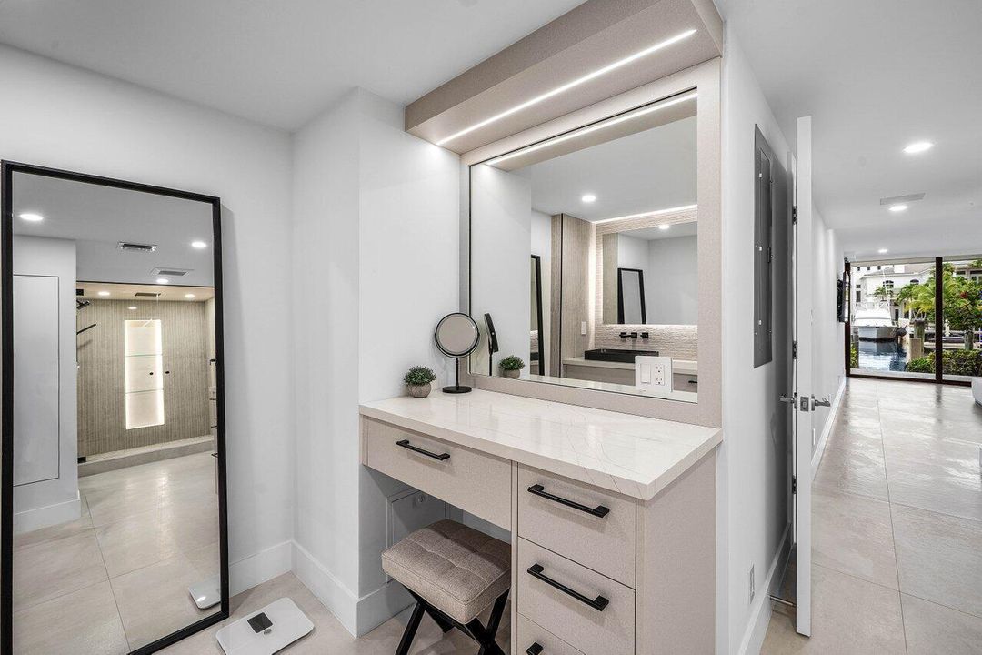 Dressing Area / Vanity Area