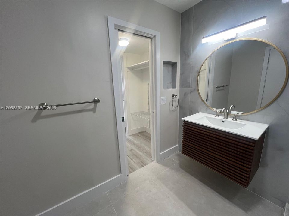 На продажу: $195,000 (1 спален, 1 ванн, 670 Квадратных фут)