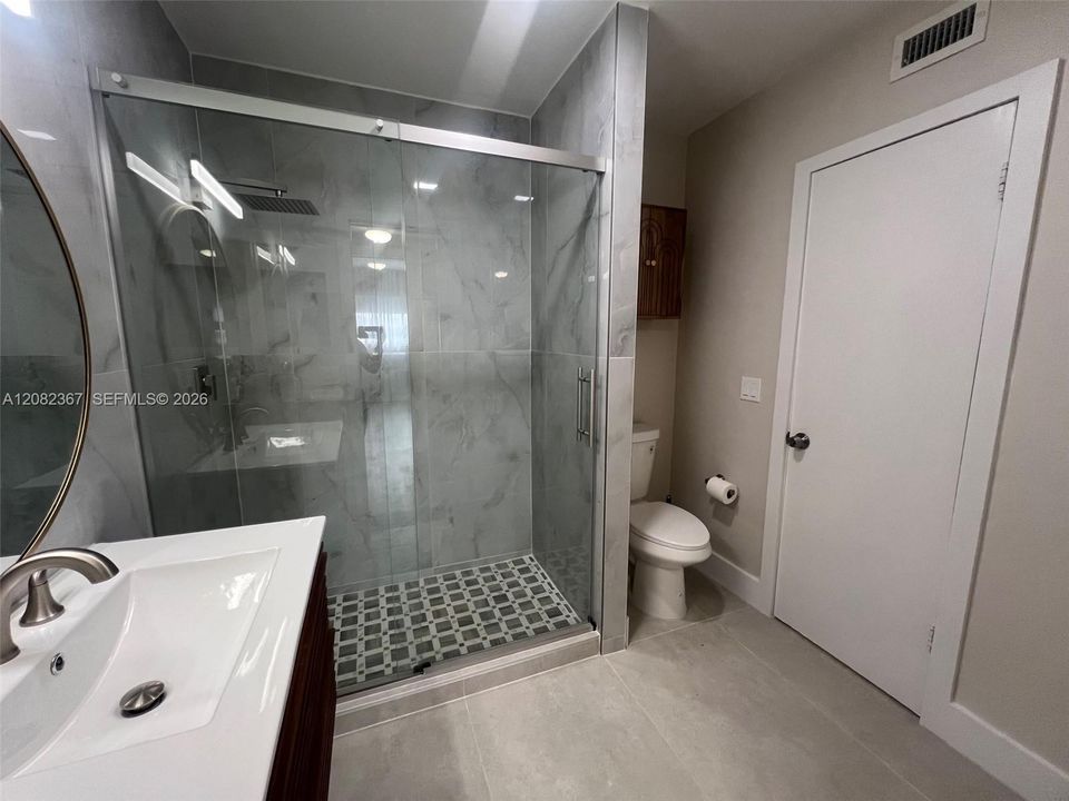 На продажу: $195,000 (1 спален, 1 ванн, 670 Квадратных фут)