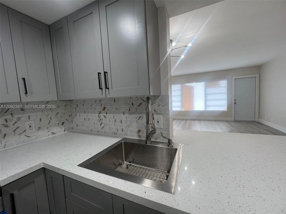 На продажу: $195,000 (1 спален, 1 ванн, 670 Квадратных фут)