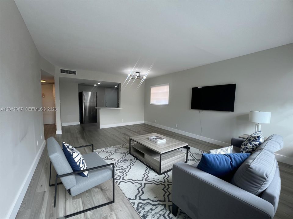 На продажу: $195,000 (1 спален, 1 ванн, 670 Квадратных фут)