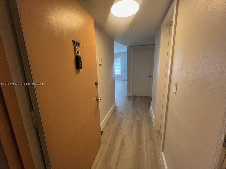 На продажу: $195,000 (1 спален, 1 ванн, 670 Квадратных фут)