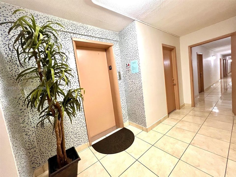 На продажу: $195,000 (1 спален, 1 ванн, 670 Квадратных фут)