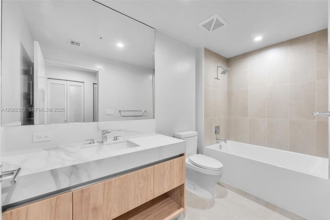На продажу: $925,000 (2 спален, 2 ванн, 754 Квадратных фут)