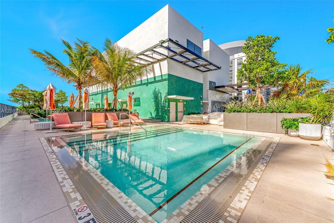 На продажу: $925,000 (2 спален, 2 ванн, 754 Квадратных фут)