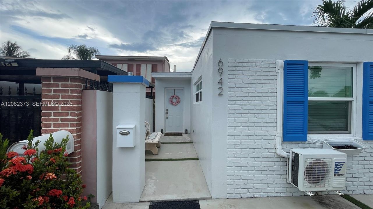 В аренду: $2,300 (1 спален, 1 ванн, 750 Квадратных фут)