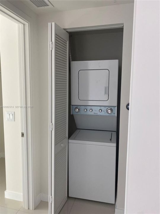 For Rent: $3,200 (2 beds, 2 baths, 1049 Square Feet)
