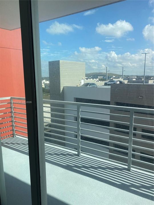 For Rent: $3,200 (2 beds, 2 baths, 1049 Square Feet)