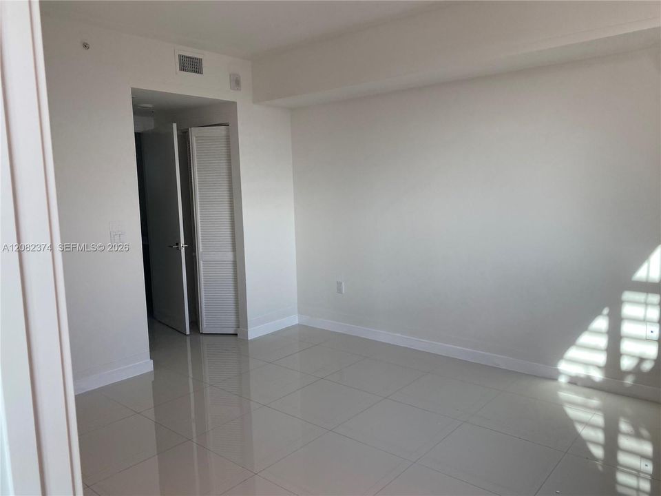 For Rent: $3,200 (2 beds, 2 baths, 1049 Square Feet)