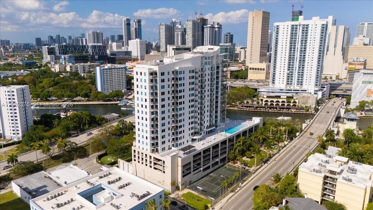 For Rent: $3,500 (2 beds, 2 baths, 1009 Square Feet)