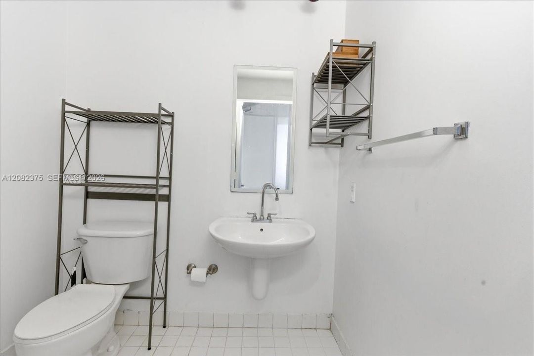 For Rent: $3,500 (2 beds, 2 baths, 1009 Square Feet)