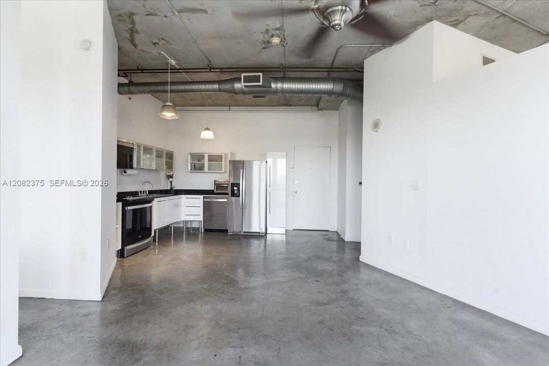 For Rent: $3,500 (2 beds, 2 baths, 1009 Square Feet)