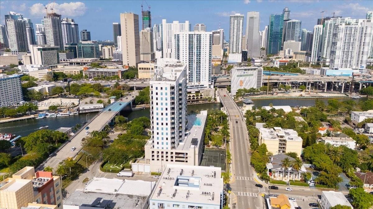 For Rent: $3,500 (2 beds, 2 baths, 1009 Square Feet)