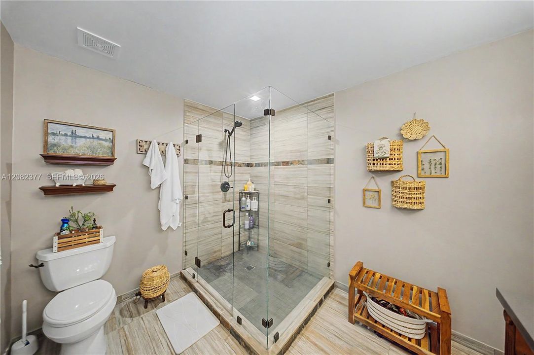 For Sale: $770,000 (3 beds, 2 baths, 1864 Square Feet)