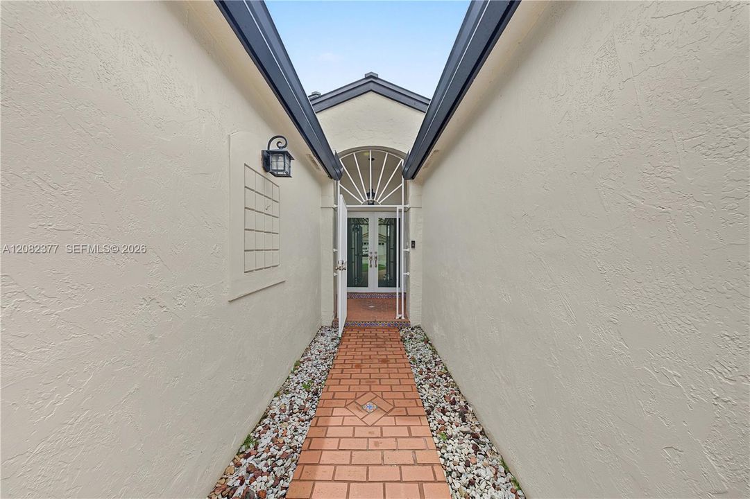 For Sale: $770,000 (3 beds, 2 baths, 1864 Square Feet)