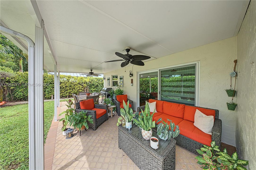 For Sale: $770,000 (3 beds, 2 baths, 1864 Square Feet)