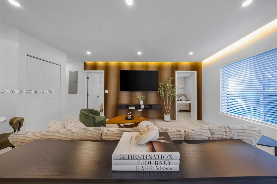 En Venta: $1,075,000 (5 camas, 3 baños, 1395 Pies cuadrados)