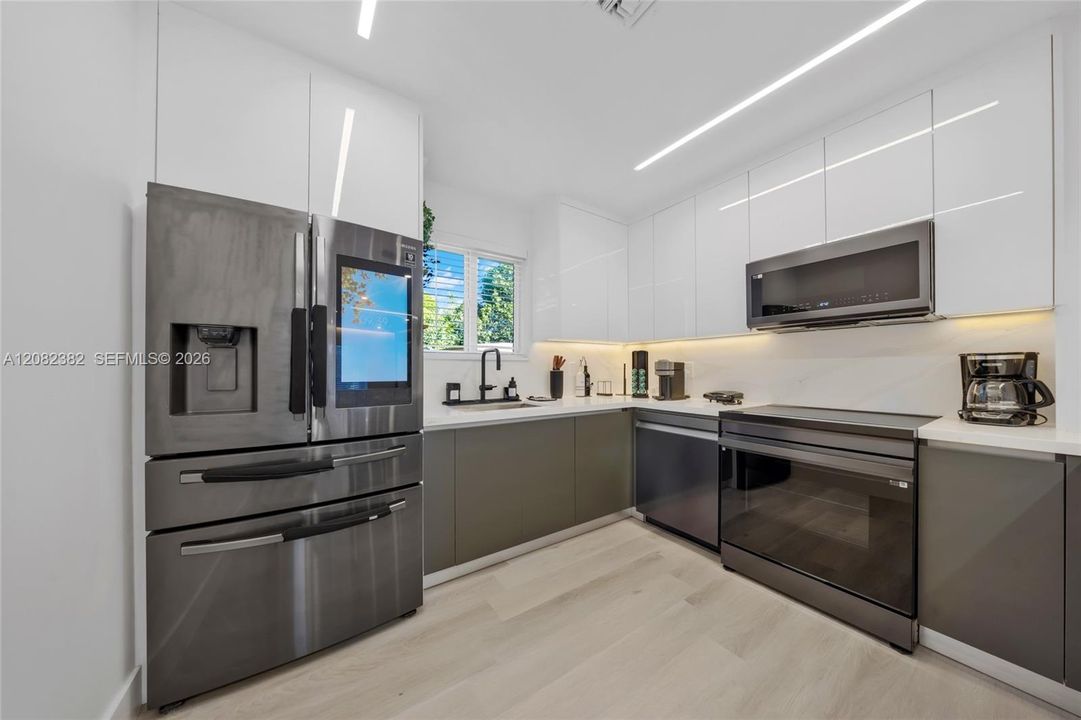 En Venta: $1,075,000 (5 camas, 3 baños, 1395 Pies cuadrados)