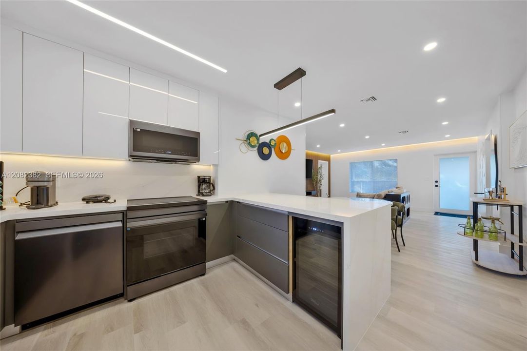En Venta: $1,075,000 (5 camas, 3 baños, 1395 Pies cuadrados)