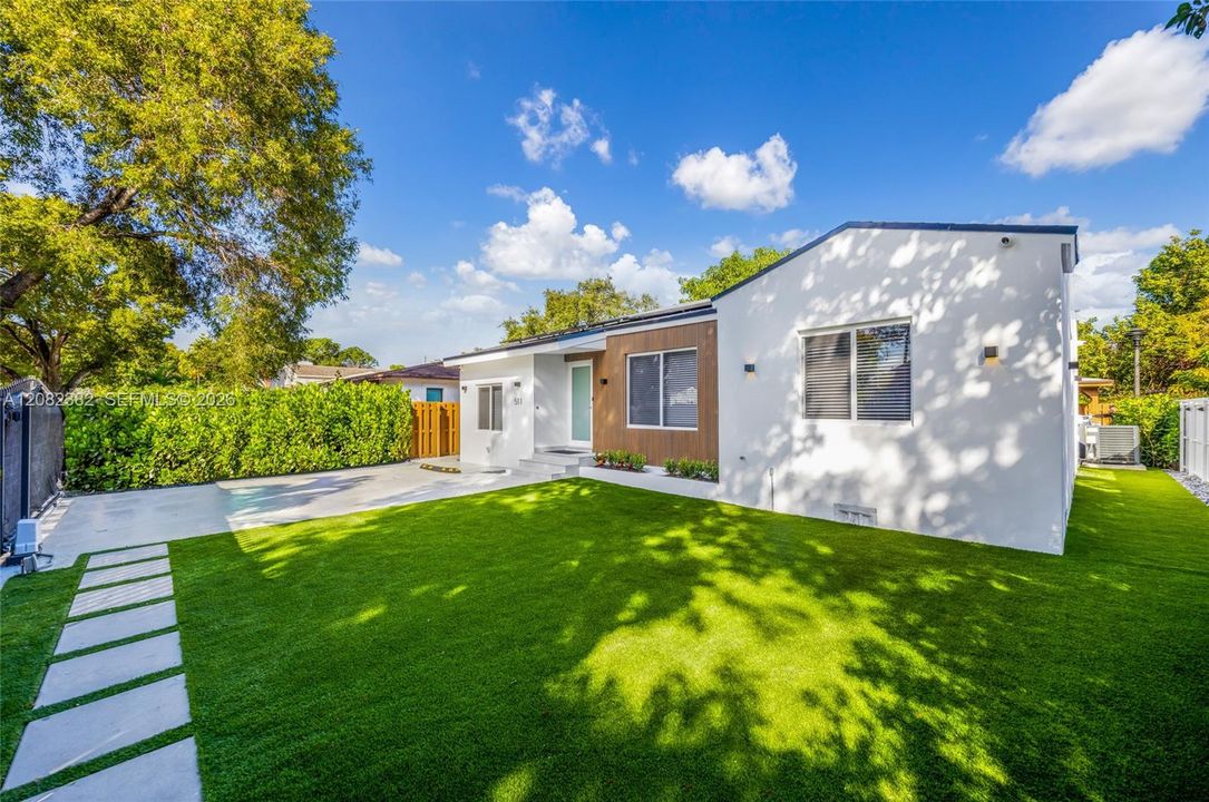 En Venta: $1,075,000 (5 camas, 3 baños, 1395 Pies cuadrados)