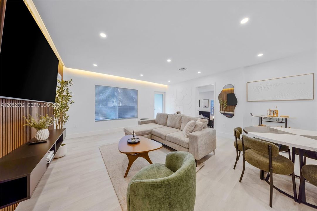 En Venta: $1,075,000 (5 camas, 3 baños, 1395 Pies cuadrados)