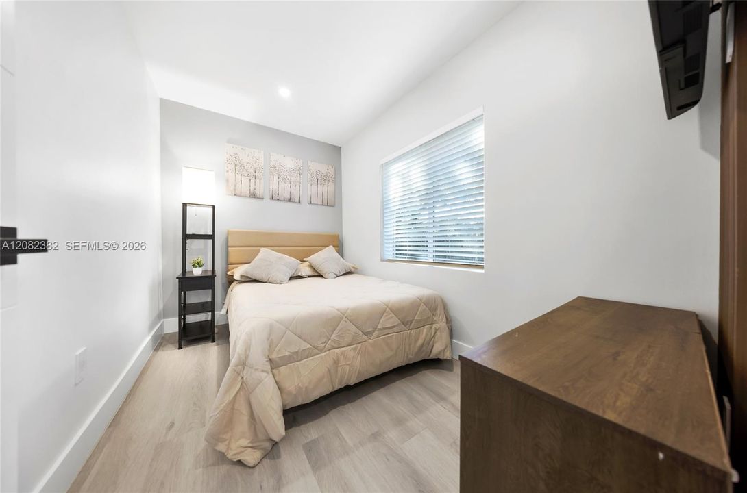 En Venta: $1,075,000 (5 camas, 3 baños, 1395 Pies cuadrados)