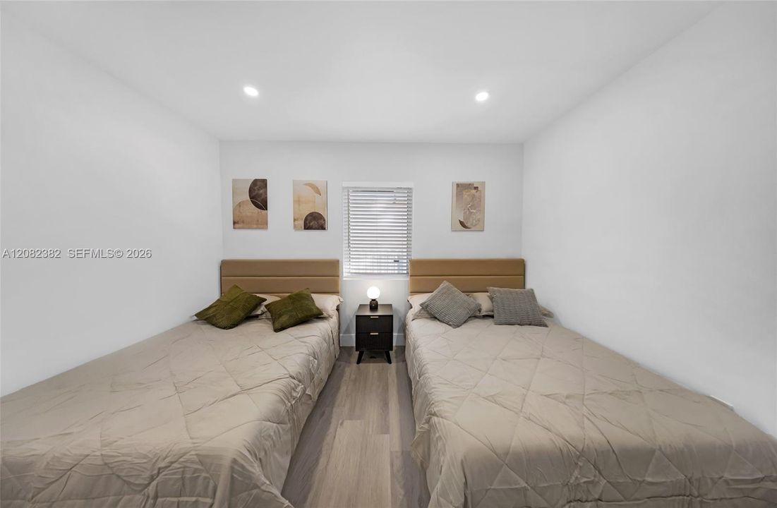 En Venta: $1,075,000 (5 camas, 3 baños, 1395 Pies cuadrados)
