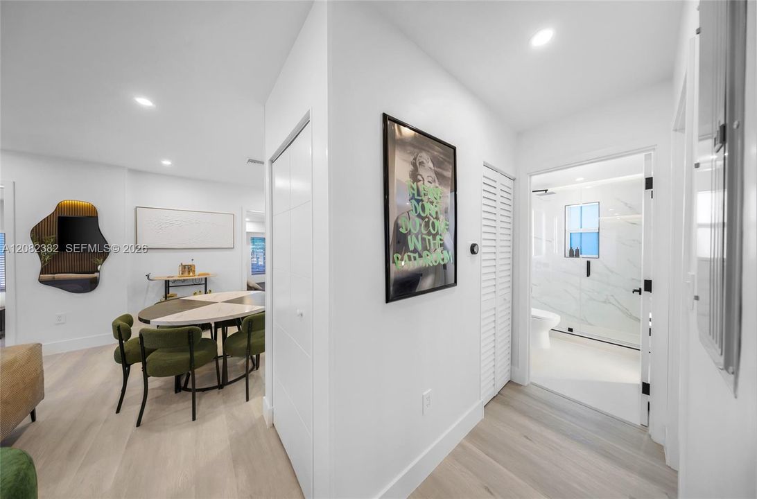 En Venta: $1,075,000 (5 camas, 3 baños, 1395 Pies cuadrados)