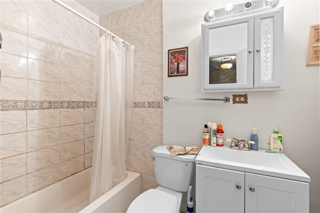 На продажу: $369,000 (3 спален, 2 ванн, 1014 Квадратных фут)