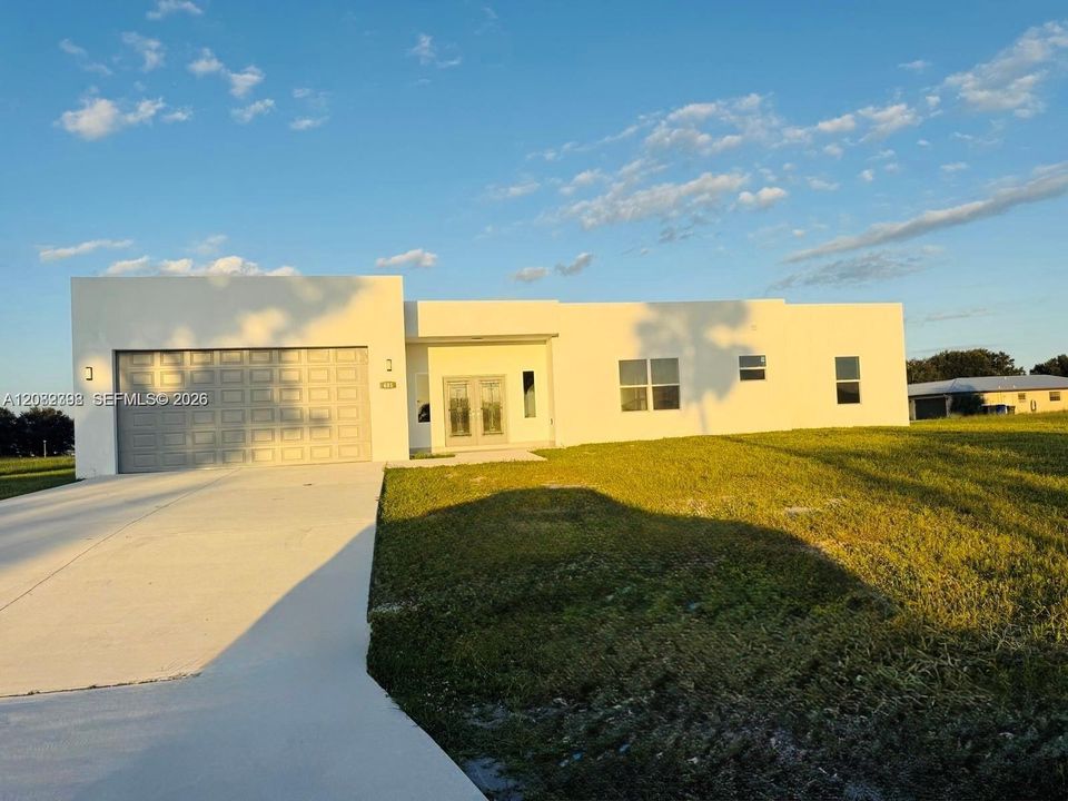На продажу: $375,000 (4 спален, 2 ванн, 2000 Квадратных фут)