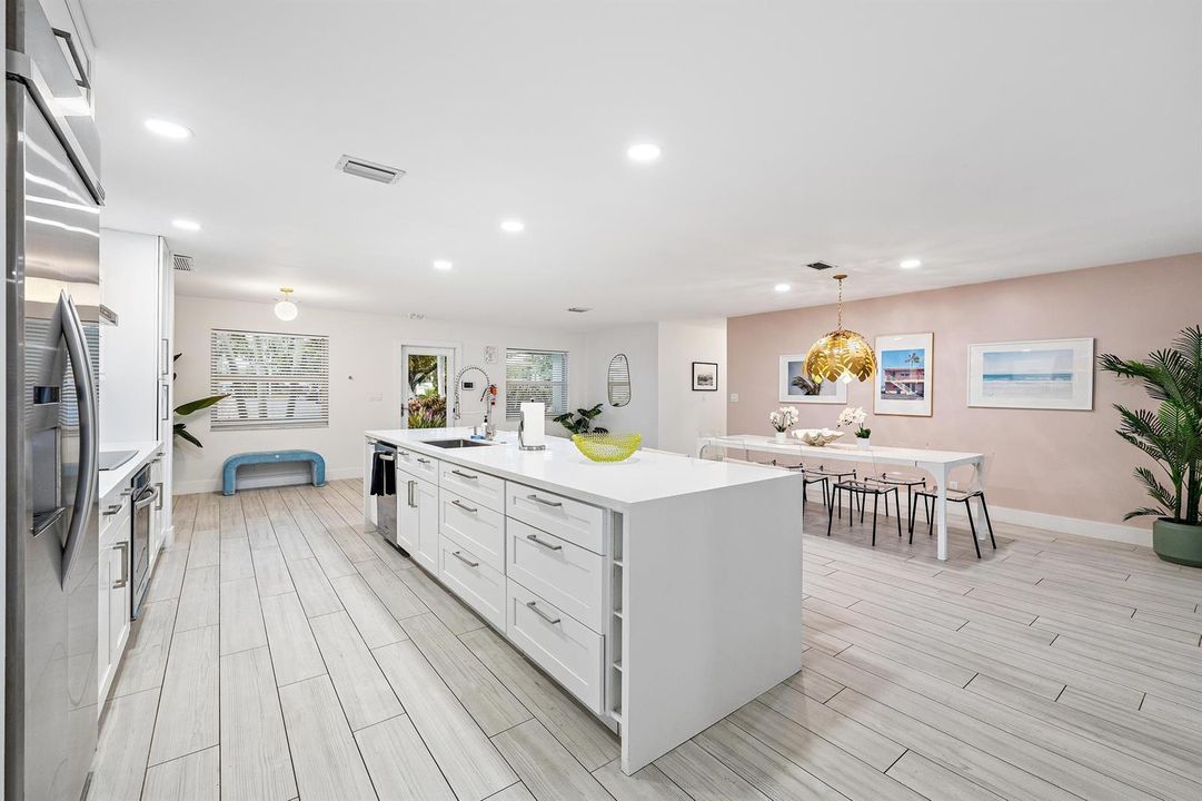 Kitchen & Dining