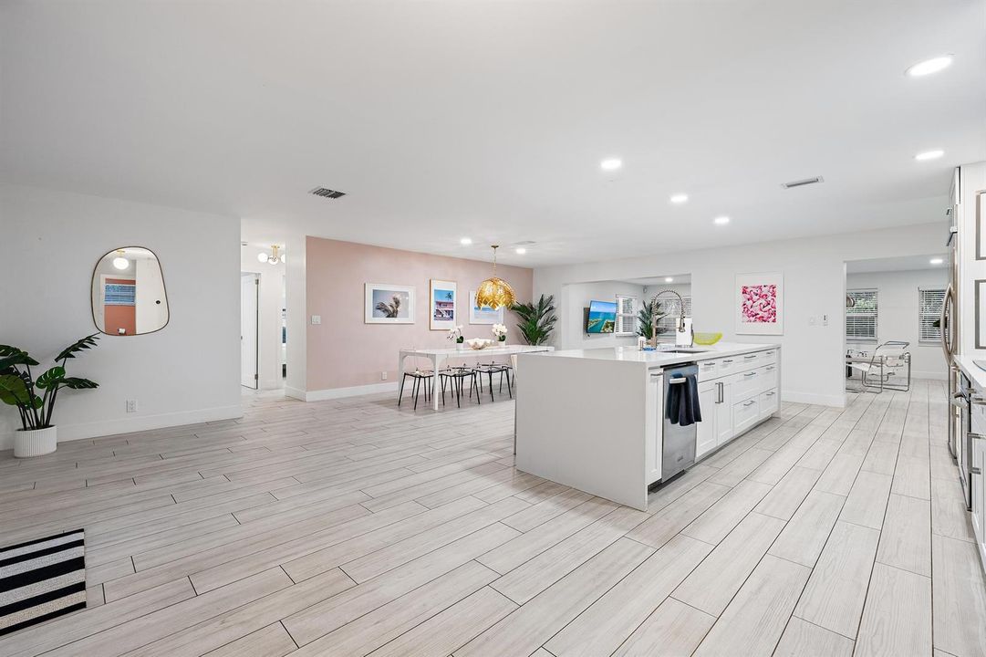 Kitchen & Dining