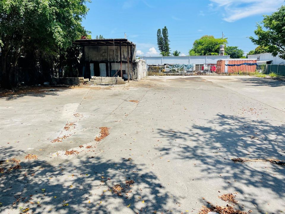 Yard (2)