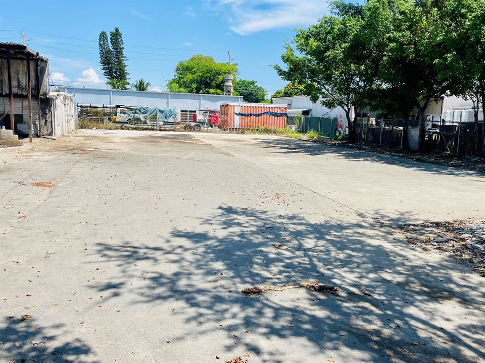 Yard (3)