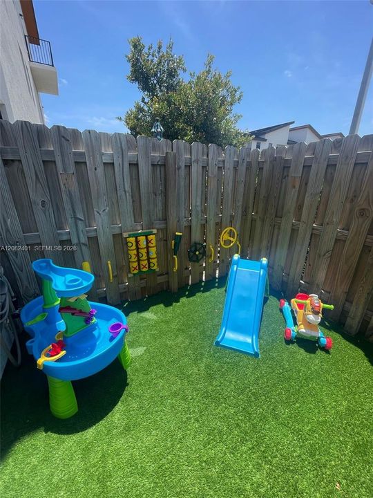 En Renta: $3,750 (3 camas, 2 baños, 1425 Pies cuadrados)